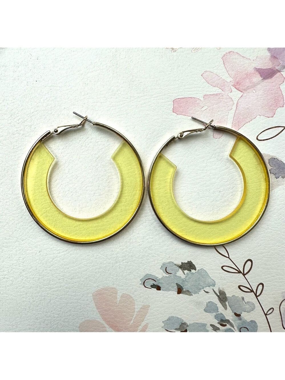 Mod yellow goldstone hoop lucite hoop pieces earrings yellow